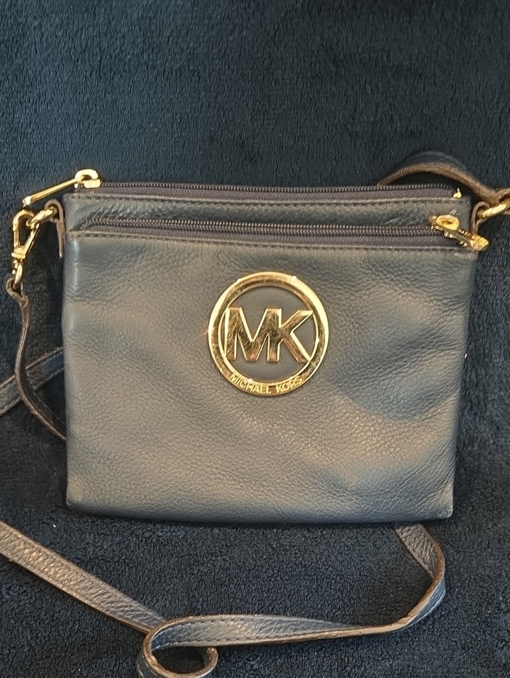 MICHAEL KORS Navy Blue Leather Crossbody/Wallet with‎ Gold MK Emblem